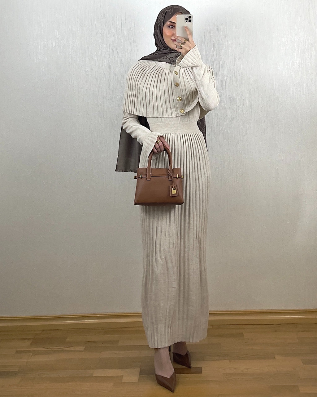 Cape Pleated Knit Kjole – Lys Beige