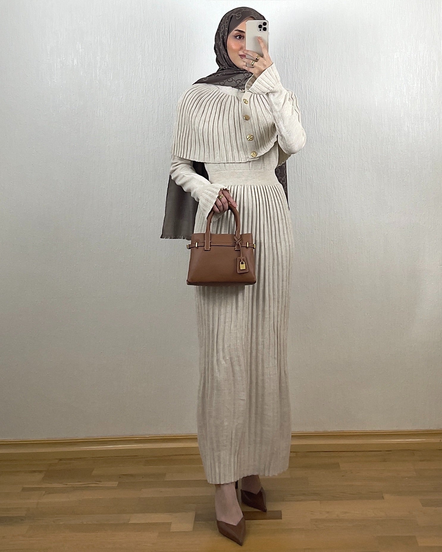 Cape Pleated Knit Kjole – Lys Beige