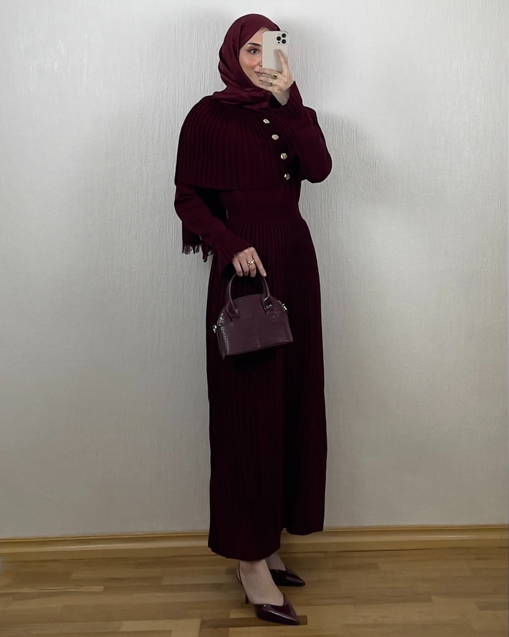 Cape Pleated Knit Kjole — Burgunder