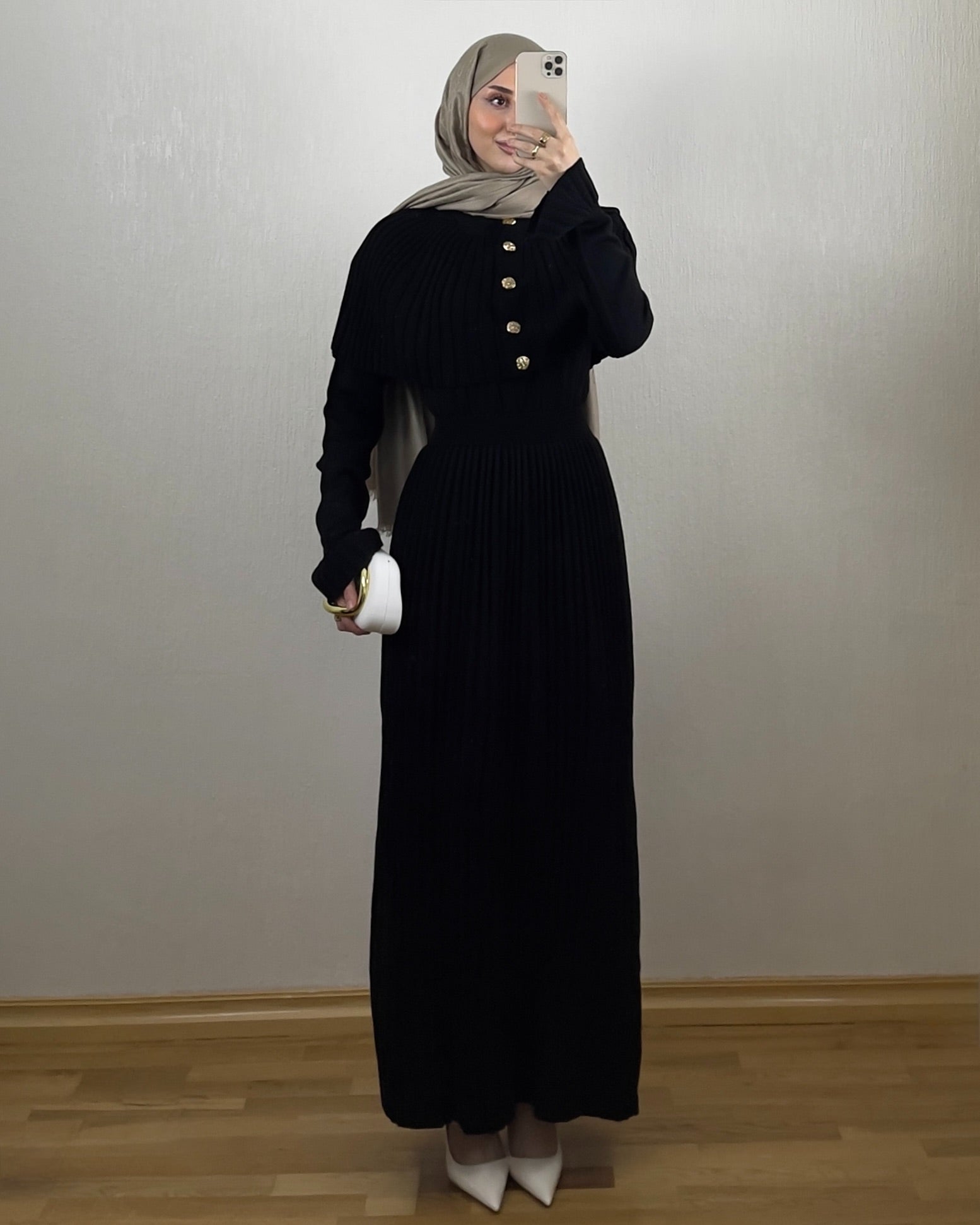 Cape Pleated Knit Kjole – Svart