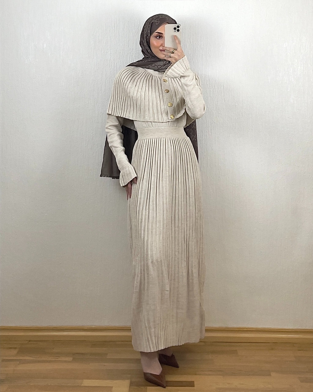 Cape Pleated Knit Kjole – Lys Beige