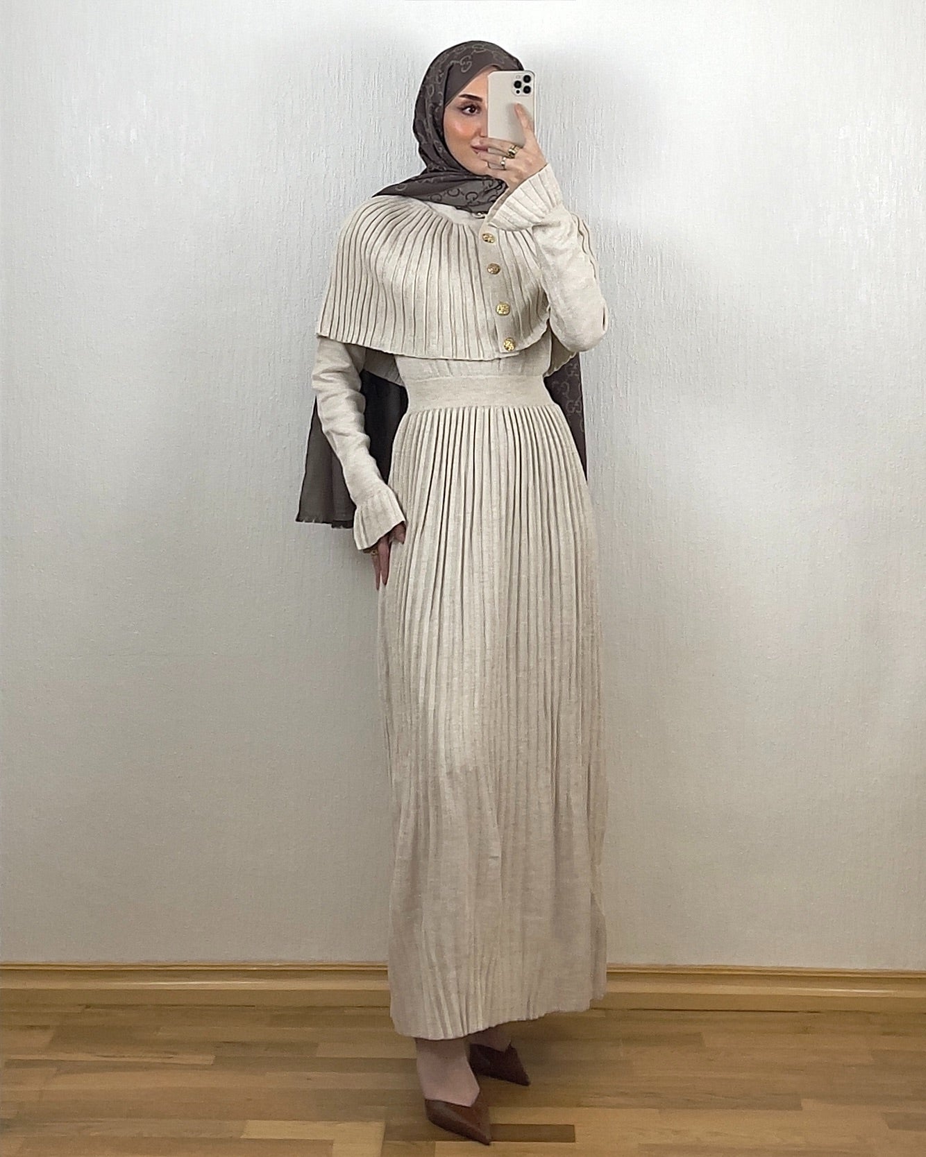 Cape Pleated Knit Kjole – Lys Beige