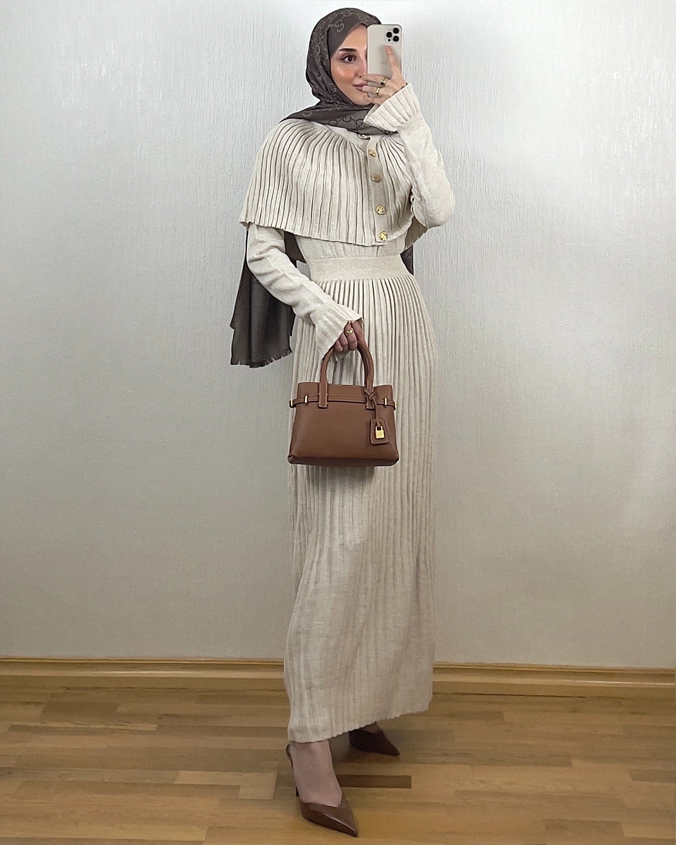 Cape Pleated Knit Kjole – Lys Beige