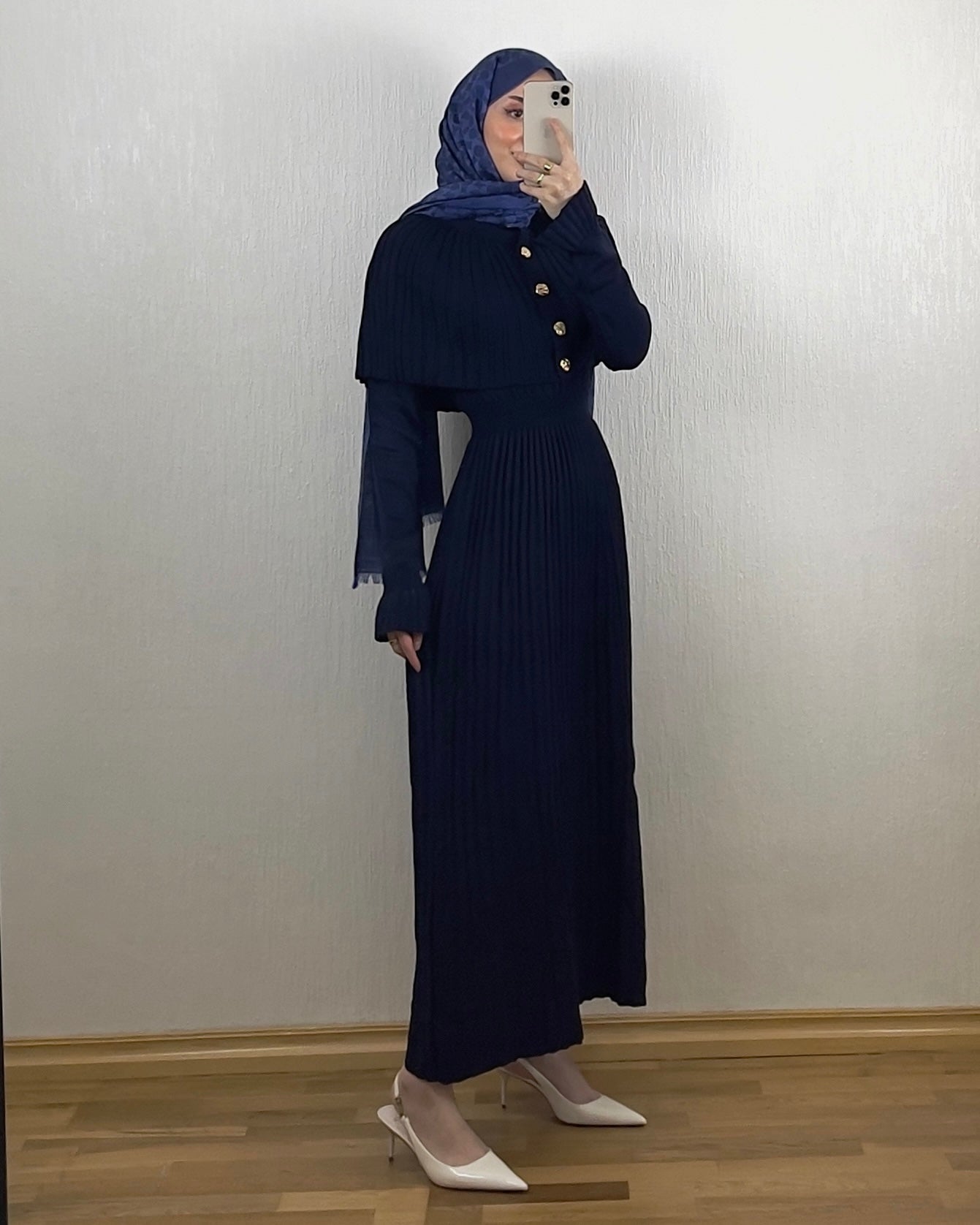 Cape Pleated Knit Kjole – Marineblå