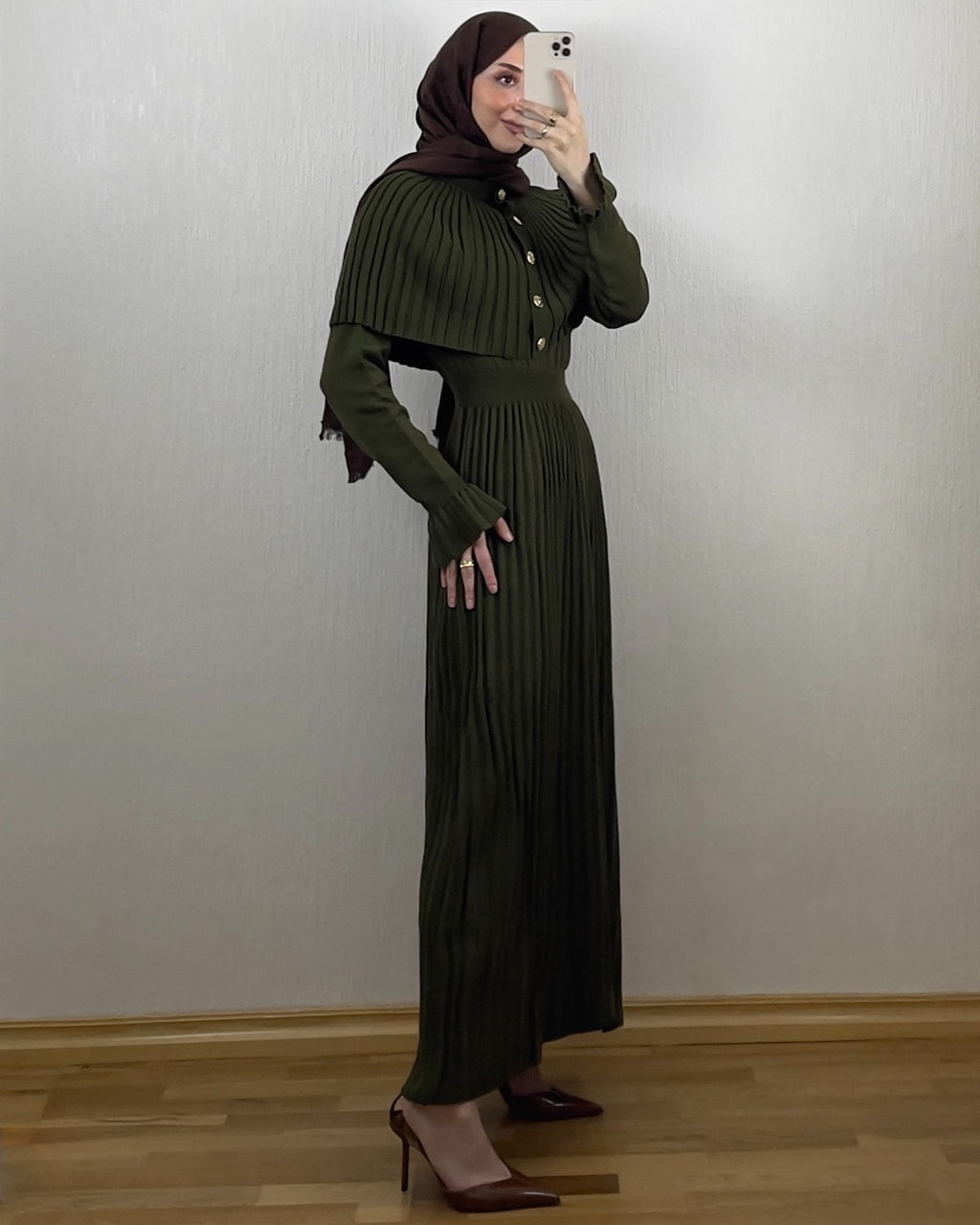 Cape Pleated Knit Kjole – Olivengrønn