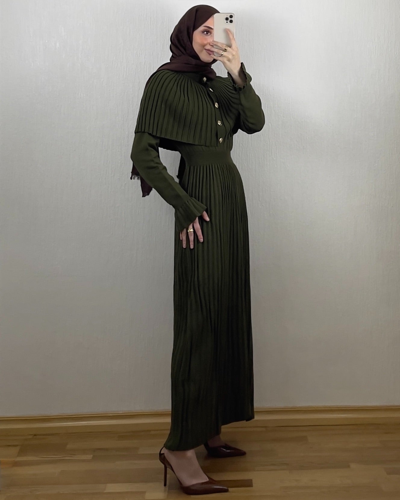 Cape Pleated Knit Kjole – Olivengrønn