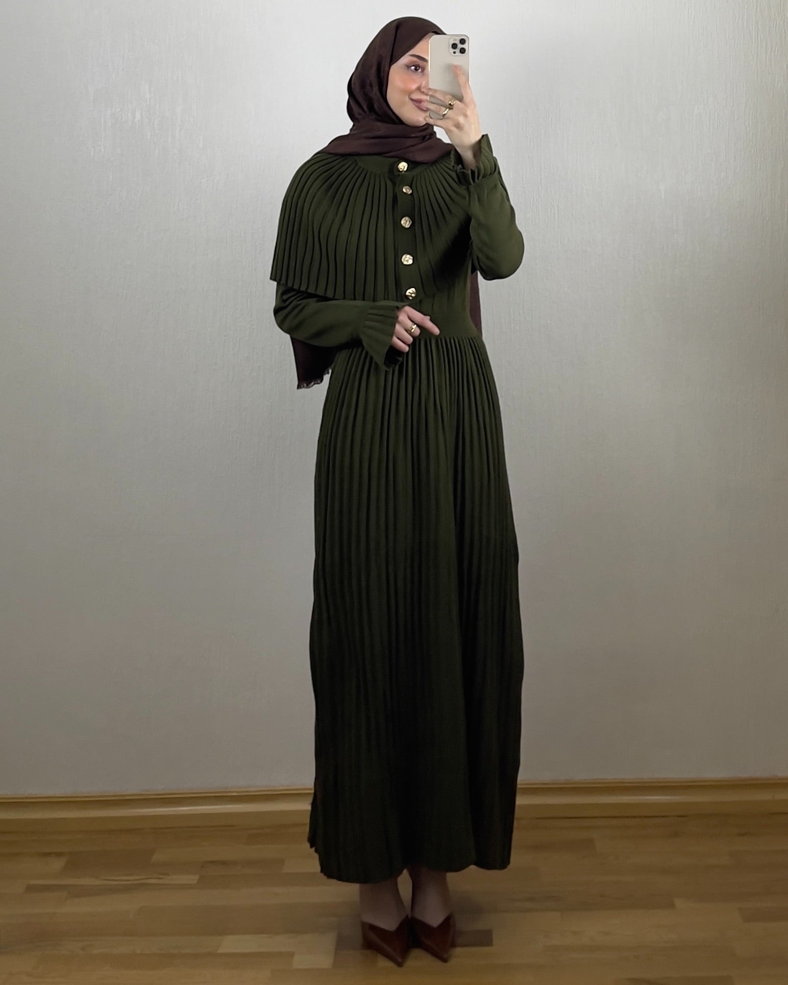 Cape Pleated Knit Kjole – Olivengrønn